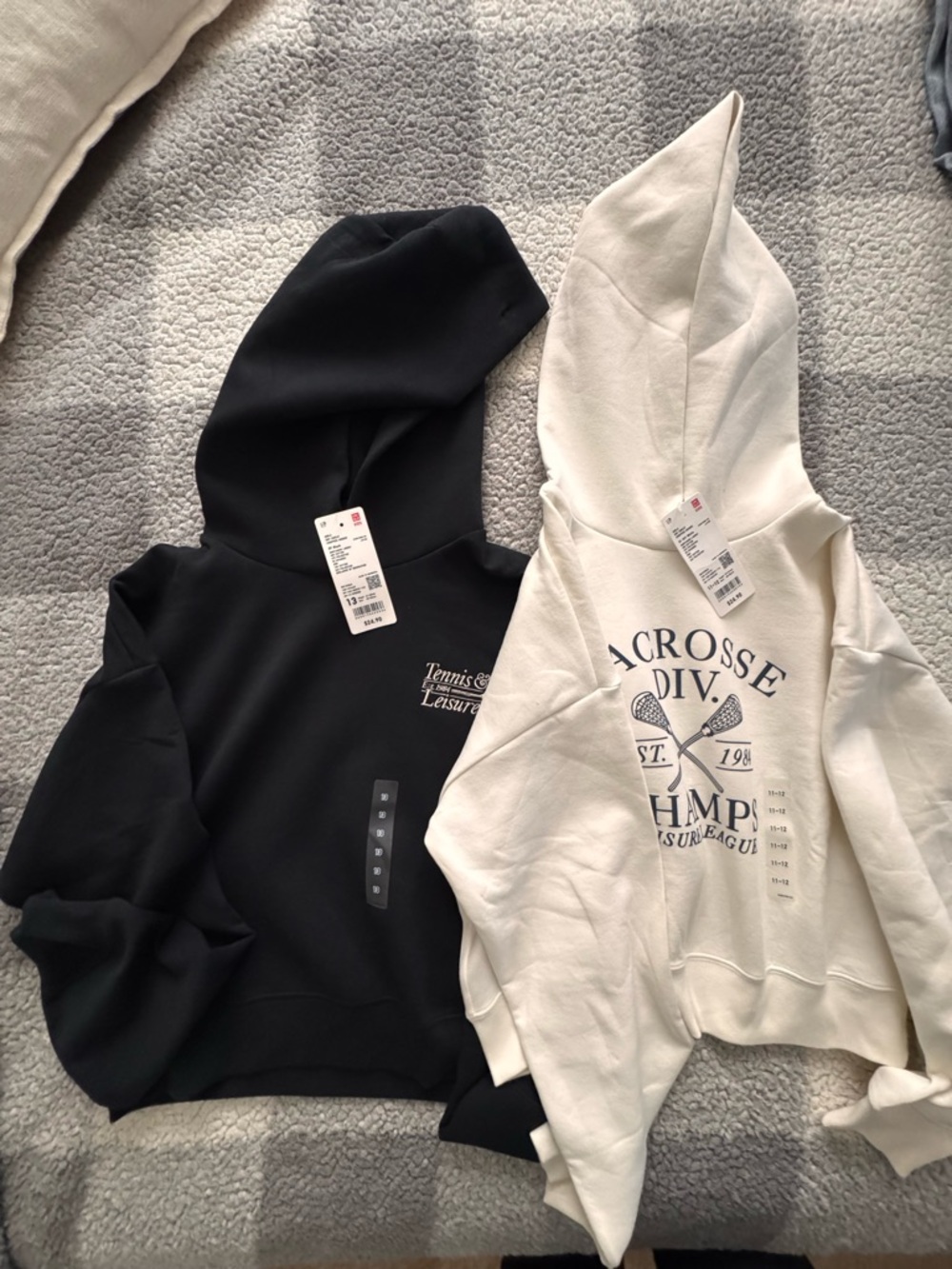 Uniqlo Black Hooded Sweatshirt with Tennis & Leisure Chest Print